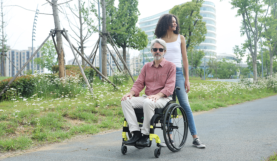 Manuel en fauteuil roulant S004