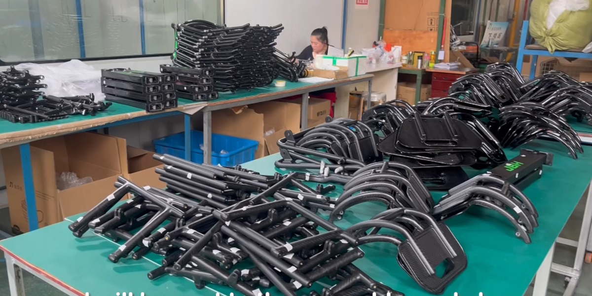 Pi&egrave;ces de fauteuils roulants en fibre de carbone